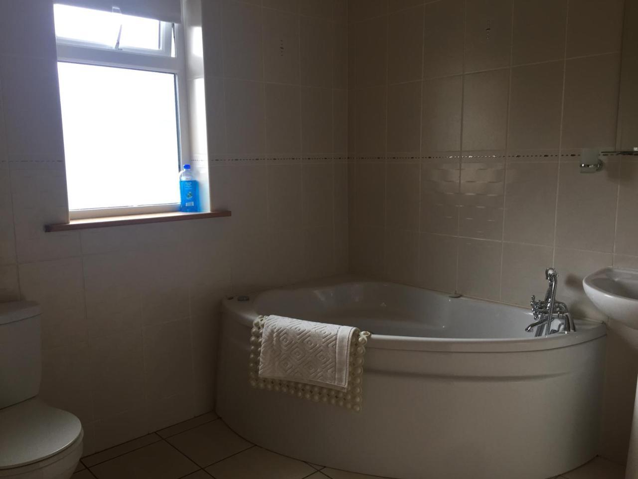 Marnic House Bed & Breakfast Ballyhaunis Bagian luar foto